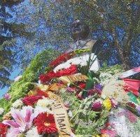 ГРАНДИОЗЕН СКАНДАЛ! Паметник на Пенчо Кубадински разтресе Разградско