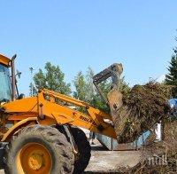 ШОК! Кола пропадна в строителен изкоп в 