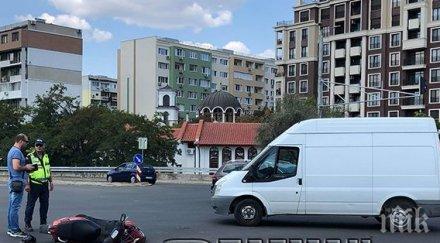 извънредно моторист две счупени ръце зверски сблъсък микробус снимки