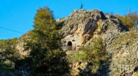 истинско чудо сляпо момиче прогледна скалния параклис света петка