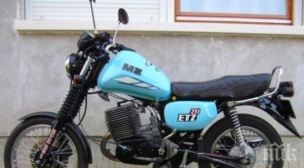 младеж яхна мотор стари табели отнесе три акта