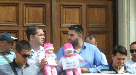 общинарят николай николов внася подписката травеститите хамалите