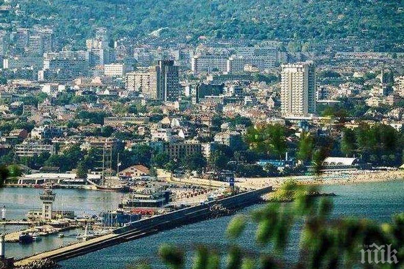 Авария на магистрален водопровод затвори временно ключов булевард във Варна