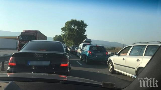 ГОЛЯМОТО ЗАВРЪЩАНЕ! Очакват се тапи по пътищата в цялата страна