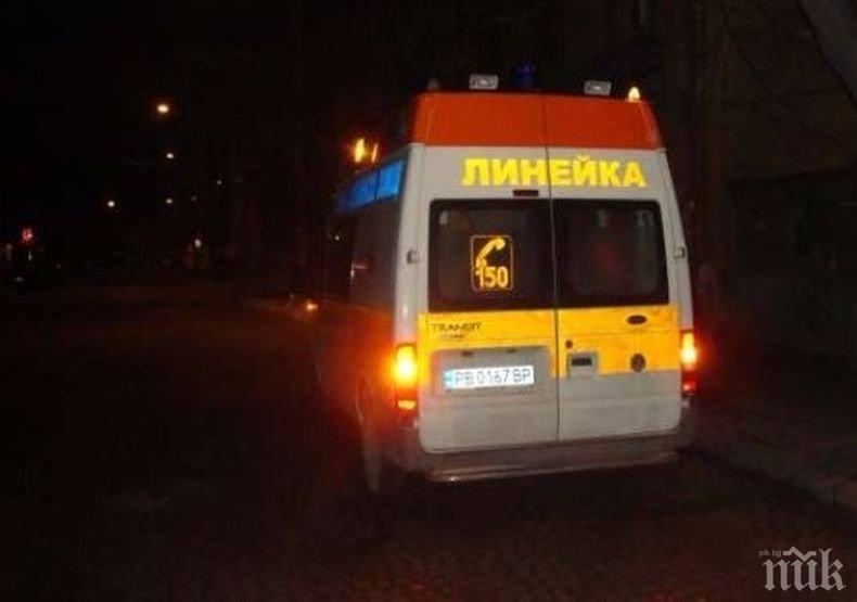 ИЗВЪНРЕДНО! Катастрофа между трамвай и кола в София! Три деца пострадаха