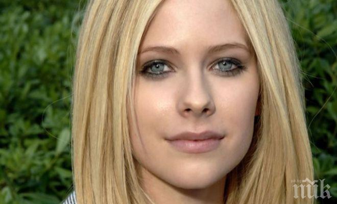 Аврил Лавин:  Бях приела смъртта и чувствах как тялото ми гасне