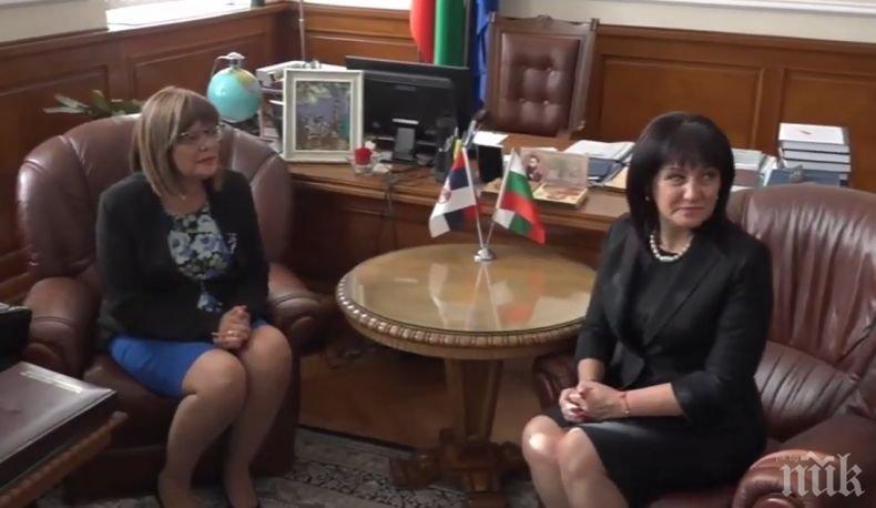 ИЗВЪНРЕДНО В ПИК TV! Караянчева посреща сръбския си колега Мая Гойкович 