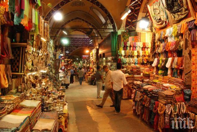 Турският Джумхуриет алармира: Българи и гърци купуват евтини наши стоки и ги продават три пъти по-скъпо в страните си