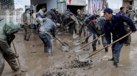 717 души пострадаха проливни дъждове китай