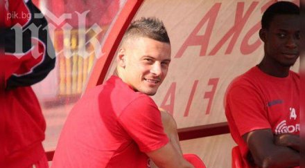 изгонен цска подписва локомотив софия