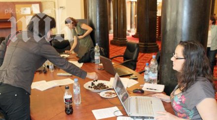 мая манолова нахрани журналистите кюстендилски череши