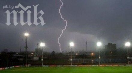 мълния удари футболен терен хърватия две деца болница