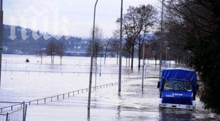 наводненията застрашават германския град битерфелд