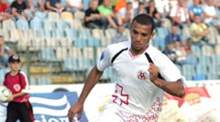 новият левски имал договор години украинци