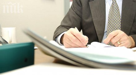 всеки работещ произвежда 127 лева час