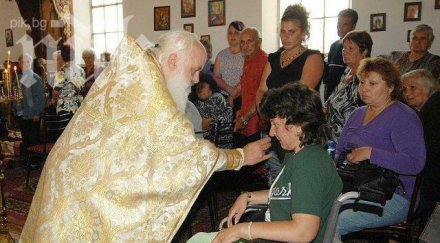 саката жена проходи благословия пловдивски свещеник