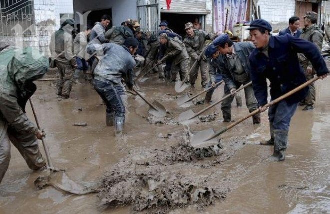 98 717 души пострадаха при проливни дъждове в Китай