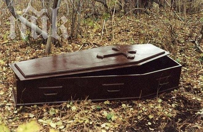 Изнасилвач погребан жив в гроба на жертвата си