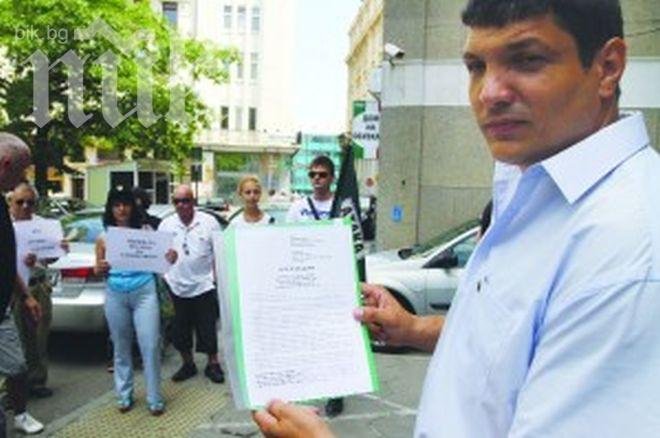 Адриан Асенов от Атака: През 2021 г. ставаме африканска държава