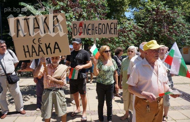 Варненци се гаврят с Волен Сидеров