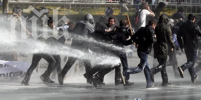 Над 73 000 души искат свалянето на Си Ен Ен Тюрк