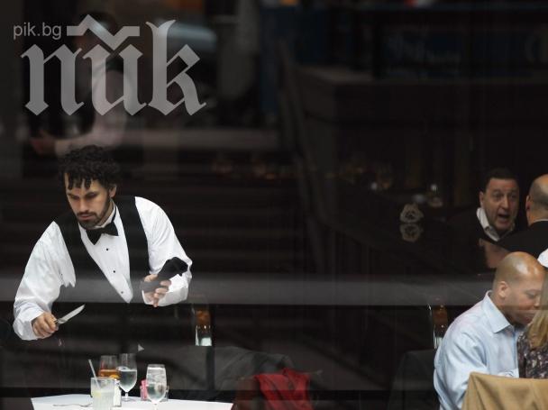 Миниван отнесе ресторант за бързо хранене 