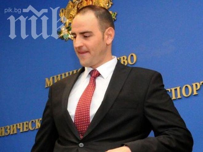 Погнаха Петър Стойчев за фалшиви подписи