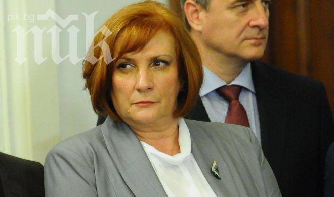 Искра Михайлова даде заден за шистовия газ – забраната щяла да остане