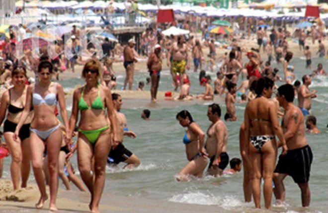 Забраняват монокините на плажа в Бургас
