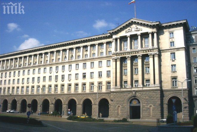 Министрите излизат в отпуск само за седмица