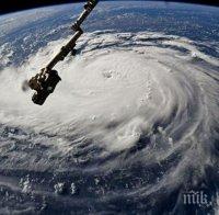Ураганът „Флорънс“ наближава бреговете на Северна и Южна Каролина