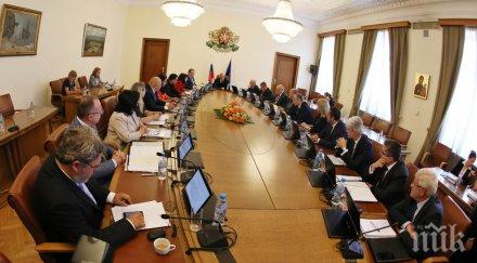 кабинетът обсъжда увеличението заплатите бюджетната сфера