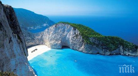 забраниха достъпа плажа остров закинтос падна скала