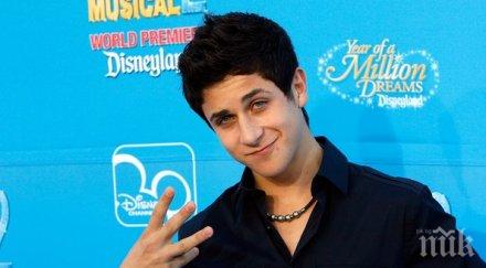 арестуваха актьор дисни зареден пистолет летище