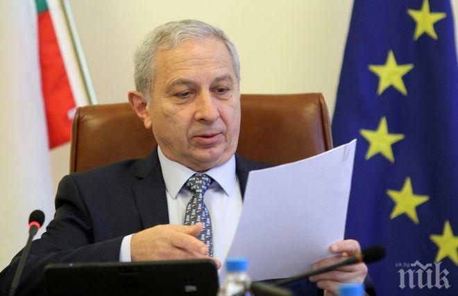 САМО В ПИК! Огнян Герджиков тайно влетя в Министерски съвет