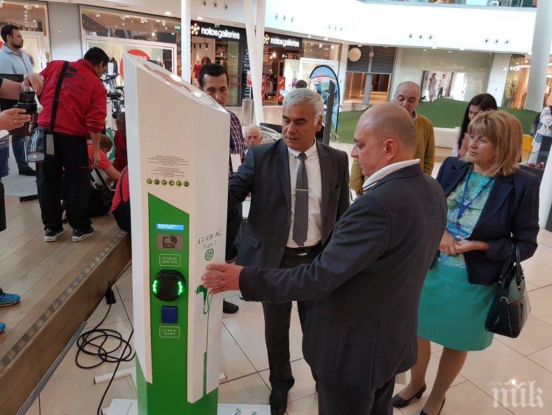 Зам.-министър Николай Кънчев от ВМРО откри Electro Mobility Expo в София (СНИМКИ)