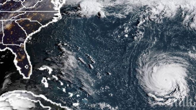 Ураганът „Флорънс“ отслабна до трета категория