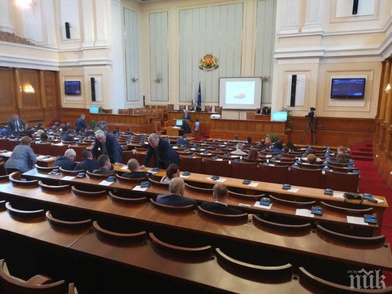 Депутатите ще обсъждат задължителните колани и видеорегистратори в автобусите
