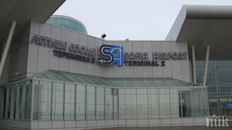 ОТ ПОСЛЕДНИТЕ МИНУТИ! Уволниха служител на летището заради непроверените пътници от Бейрут