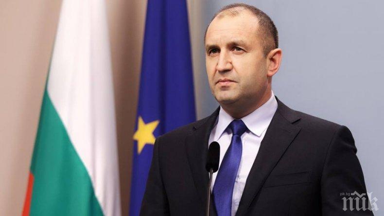 Радев награди военни с държавни отличия