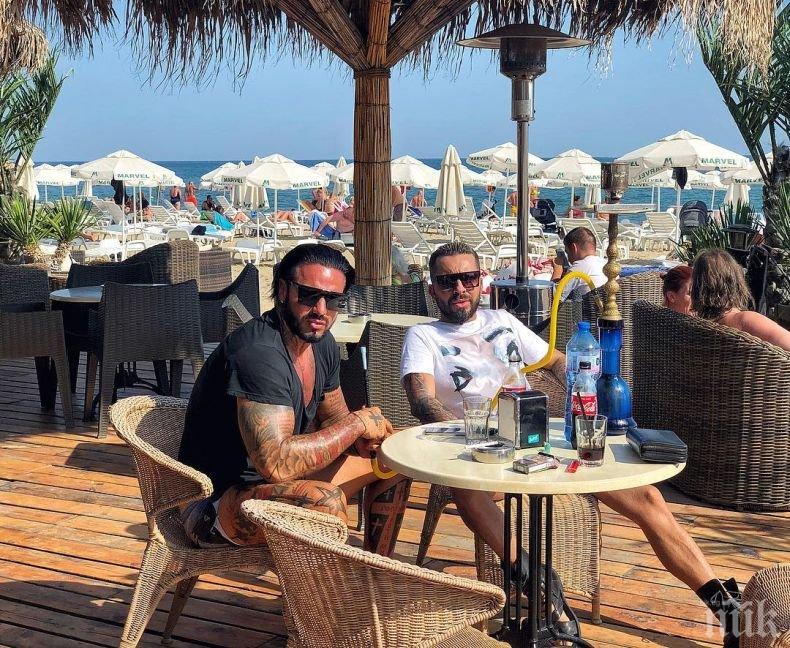 ВЪЗДУШНО ШОУ! Благо Георгиев полетя с парашут (СНИМКА)