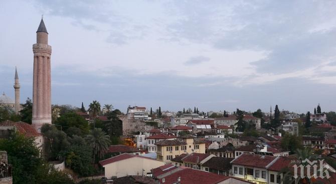 Външно: Няма пострадали българи при труса в Анталия