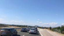 ОТ ПОСЛЕДНИТЕ МИНУТИ! Зверска тапа на "Тракия"! Стотици в капан - опашката надмина 10 километра (СНИМКА)
