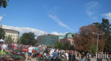 100 ретро возила три държави събраха парад центъра кюстендил