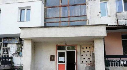 версия колелото задушило годишното дете асансьора