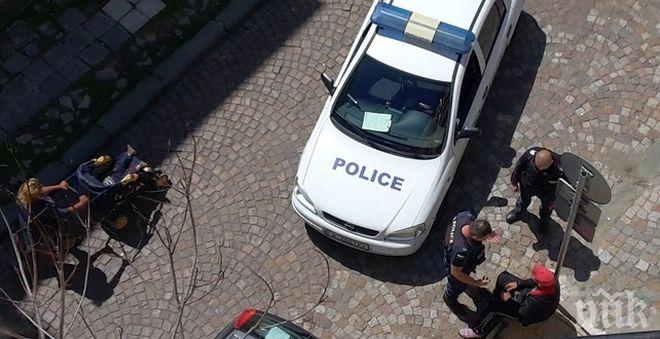 Наркоман нападна и ограби таксиджия насред Ямбол, налетя и на полицаи