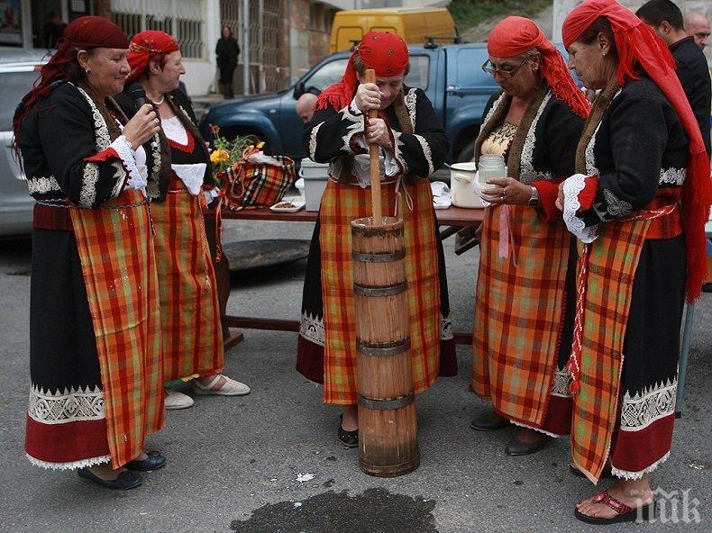 БЪЛГАРСКА ХУБОСТ! 16 напират за титлата Мис Родопи“. Кралица на киселото мляко“