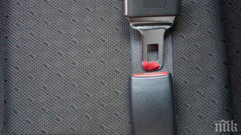 ПЪЛЕН ШАШ! И правостоящите в рейсовете с колани?