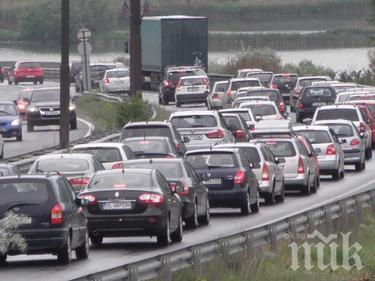Вдигнаха пътните такси за коли с чужда регистрация в Сърбия
