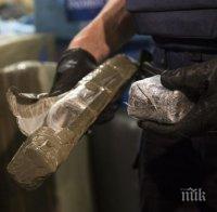 УДАР! Полицаи спипаха 5 килограма хероин в тайник на кола (СНИМКИ)